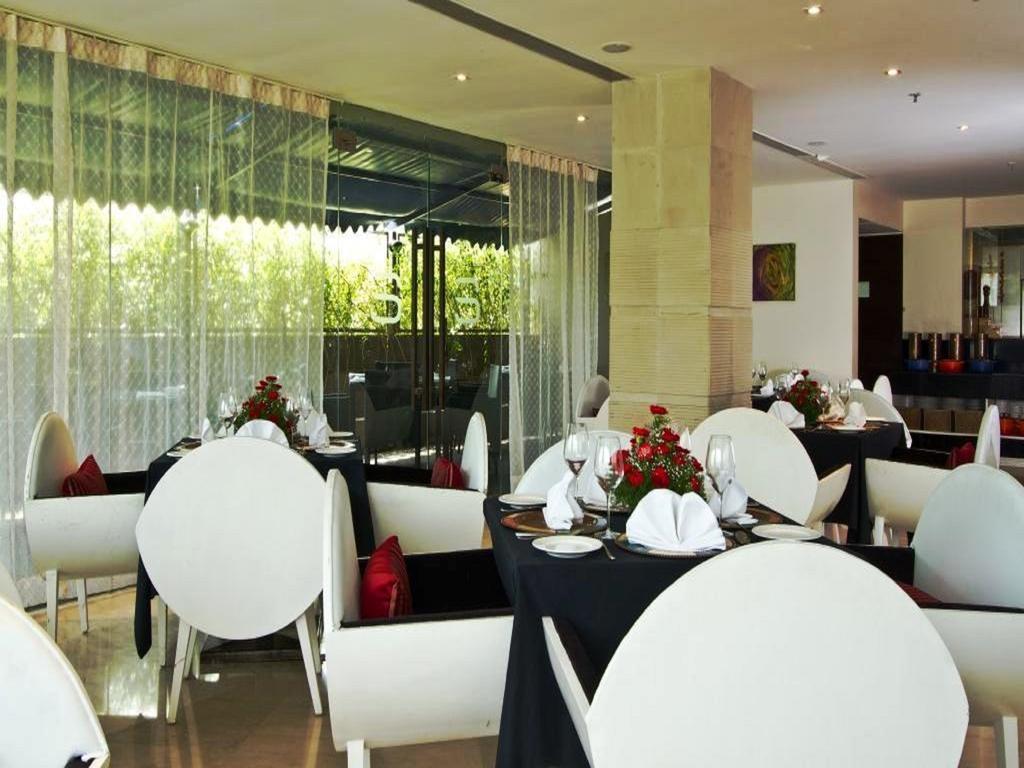 Svenska Design Hotel, Electronic City, Bangalore Kammasandra Bagian luar foto